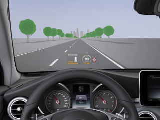 Tìm hiểu về HUD hiển thị tốc độ kính lái trên Mercedes-Benz