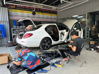 Nâng cấp Mercedes E180 2019 lên E300 tại Carzen – Âm thanh Burmester, màn hình LCD, lazang, LED nội thất