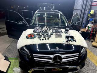 Nâng cấp Mercedes GLC200 2018 tại Carzen – Âm thanh Burmester, đèn nội thất 64 màu, Air Balance chính hãng