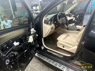 Nâng cấp Mercedes GLC200 2018 tại Carzen – Âm thanh Burmester, đèn nội thất 64 màu, Air Balance chính hãng